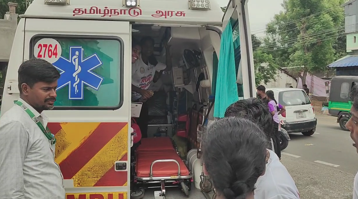 5 Km தூரம் தொடர் ஓட்ட போட்டியில் பங்கேற்று ஓடிய மாணவ மாணவிகளுக்கு மீண்டும் நகரத்திற்கு செல்ல வாகன வசதி ஏற்படுத்தித் தராத காரணத்தால், 108 வாகனத்தில் லிப்ட்