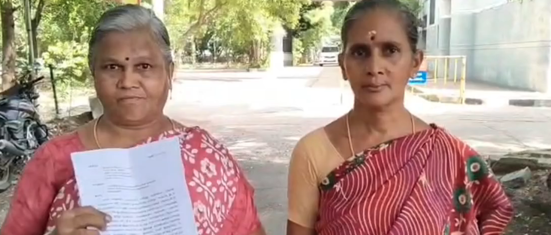 திருவள்ளூர் கார் நிறுத்துவதற்கு இடம் இல்லாததால் பக்கத்து வீட்டின் காம்பவுண்ட் சுவற்றை வீட்டில் யாரும் இல்லாத நேரத்தில் இடித்து தரைமட்டமாக்கிய நபர்