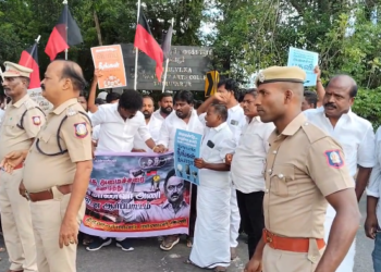 திருவாரூர் அங்கன்வாடியில் கொடுக்கப்பட்ட முட்டையில் வளர்ச்சியடைந்த கோழி கரு பெற்றோர்கள் அதிர்ச்சி