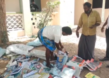 திருத்துறைப்பூண்டி பள்ளியில் நிகழாண்டு பள்ளி பாடப்புத்தகங்களை இரும்புவியாபாரியிடம் விற்பனை செய்த பள்ளி ஆசிரியர்