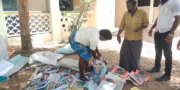 திருத்துறைப்பூண்டி பள்ளியில் நிகழாண்டு பள்ளி பாடப்புத்தகங்களை இரும்புவியாபாரியிடம் விற்பனை செய்த பள்ளி ஆசிரியர்