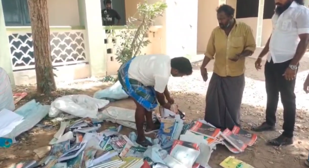 திருத்துறைப்பூண்டி பள்ளியில் நிகழாண்டு பள்ளி பாடப்புத்தகங்களை இரும்புவியாபாரியிடம் விற்பனை செய்த பள்ளி ஆசிரியர்