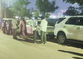 அண்ணாமலை சென்னை விமான நிலையத்திலிருந்து ECR சாலையில் உள்ள பனையூர் இல்லத்தில் வந்தடைந்தார்