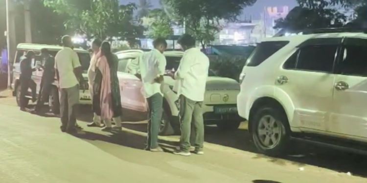அண்ணாமலை சென்னை விமான நிலையத்திலிருந்து ECR சாலையில் உள்ள பனையூர் இல்லத்தில் வந்தடைந்தார்