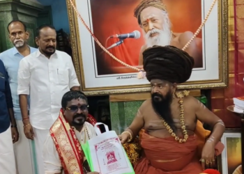 தருமபுரம் ஆதீன பட்டினப்பிரவேசம் நிகழ்ச்சியில் பங்கேற்க வந்த பிரபல பாடகர் வேல்முருகன்
