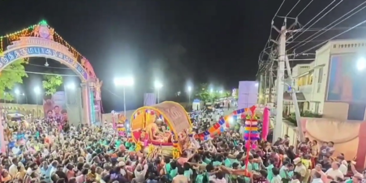 தருமபுரம் ஆதீன பட்டினப்பிரவேசம் நிகழ்ச்சியில் பங்கேற்க வந்த பிரபல பாடகர் வேல்முருகன்