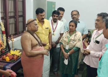 தருமபுரம் ஆதீன பட்டினப்பிரவேசம் நிகழ்ச்சியில் பங்கேற்க வந்த பிரபல பாடகர் வேல்முருகன்