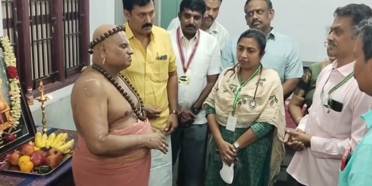 தருமபுரம் ஆதீன பட்டினப்பிரவேசம் நிகழ்ச்சியில் பங்கேற்க வந்த பிரபல பாடகர் வேல்முருகன்