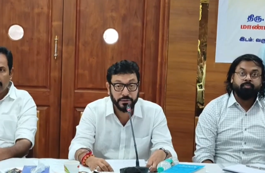 தருமபுரம் ஆதீன பட்டினப்பிரவேசம் நிகழ்ச்சியில் பங்கேற்க வந்த பிரபல பாடகர் வேல்முருகன்