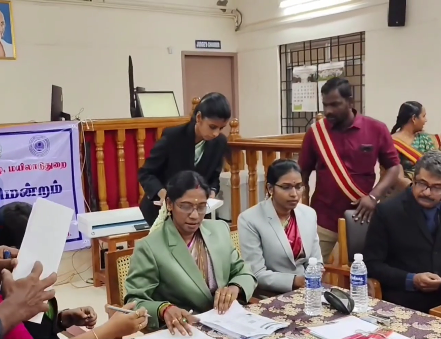 மயிலாடுதுறை நீதிமன்ற வளாகத்தில் 1093 வழக்குகளில் 1கோடியே 95 லட்சம் ரூபாய்க்கு சமரசத் தீர்வு