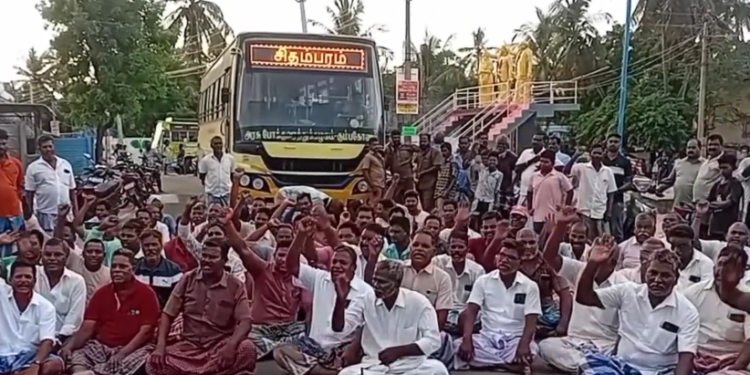 மயிலாடுதுறை நீதிமன்ற வளாகத்தில் 1093 வழக்குகளில் 1கோடியே 95 லட்சம் ரூபாய்க்கு சமரசத் தீர்வு