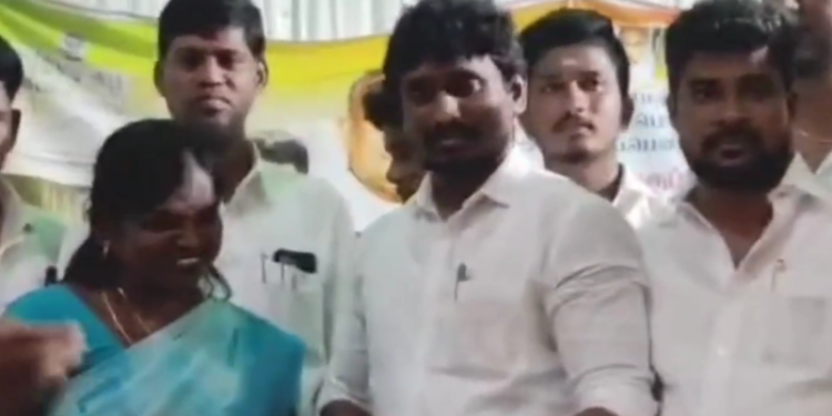 மயிலாடுதுறை நீதிமன்ற வளாகத்தில் 1093 வழக்குகளில் 1கோடியே 95 லட்சம் ரூபாய்க்கு சமரசத் தீர்வு