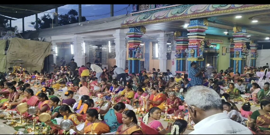 கருவாழக்கரை ஸ்ரீ காமாட்சி அம்மன் கோயிலில் ஆடி மூன்றாவது வெள்ளியை முன்னிட்டு திருவிளக்கு பூஜை.