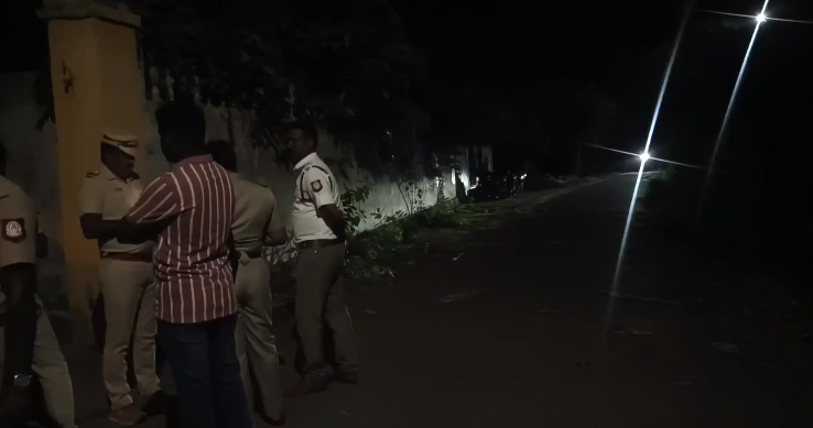 விழுப்புரம் நகராட்சி கூட்டத்தில் உதயநிதி ஸ்டாலின் படத்திற்கு எதிர்ப்பு – அதிமுக, காங்கிரஸ் உறுப்பினர்கள் அமளி