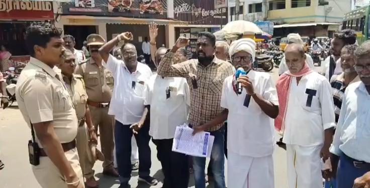 விழுப்புரம் நகராட்சி கூட்டத்தில் உதயநிதி ஸ்டாலின் படத்திற்கு எதிர்ப்பு – அதிமுக, காங்கிரஸ் உறுப்பினர்கள் அமளி