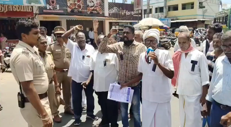 விழுப்புரம் நகராட்சி கூட்டத்தில் உதயநிதி ஸ்டாலின் படத்திற்கு எதிர்ப்பு – அதிமுக, காங்கிரஸ் உறுப்பினர்கள் அமளி