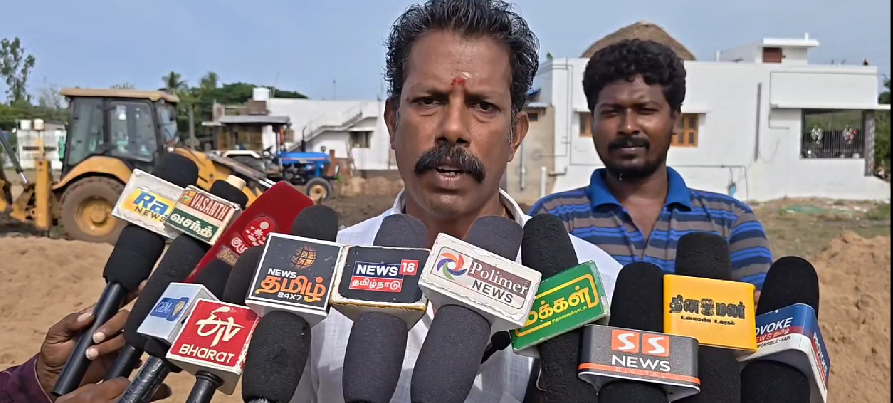 காலையில் கல்லூரி படிப்பு, மாலையில் கீரை வியாபாரம் இளைஞர் பற்றிய செய்தி தொகுப்பு