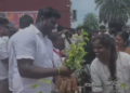 செங்கல்பட்டு மாவட்டத்தில், நடிகர் விஜய்யின் புதிய திரைப்படமான ‘ஜனநாயகன்’ வெளியீட்டை முன்னிட்டு கேக் வெட்டி திருவிழா