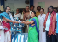 திருக்கடையூரில் அரசு பள்ளிக்கு மின்விசிறிகள் இருக்ககள் வழங்கிய அர்ச்சகர்கள் சங்கத்தினர் நன்றி