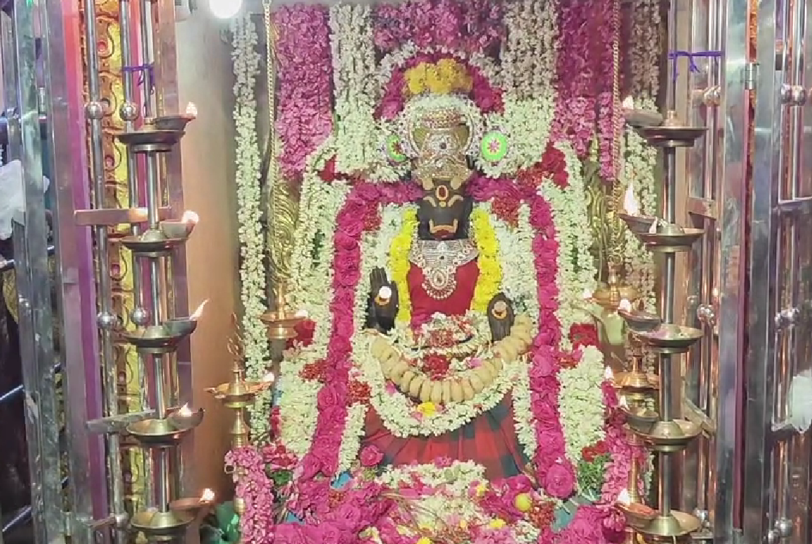 ஆஷாட நவராத்திரியின் ஒன்பதாம் நாளை முன்னிட்டு வராகி அம்மனுக்கு சிறப்பு யாகம்