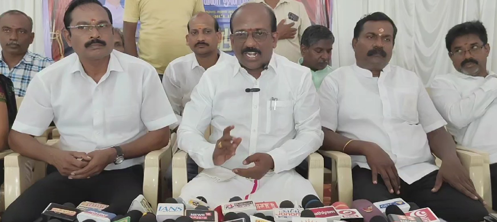 இரு மாநில முதல்வர்கள் பேச்சுவார்த்தையில் முரண்பாடு பி.ஆர்.பாண்டியன் பேட்டி