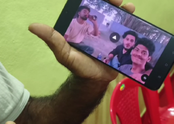 நாகர்கோவில் அருகே கடந்த 9 மாதங்களுக்கு முன்பு தன் கணவனின் செல்போனில் கஞ்சா விற்பனையில் ஈடுபடும் வீடியோ