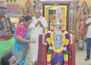 மயிலாடுதுறை கூறைநாடு அக்குளூர் அமைந்துள்ள ஸ்ரீ மஹா மாரியம்மன் ஆலயத்தில், ஆடி பௌர்ணமியை முன்னிட்டு 108 திருவிளக்கு பூஜை