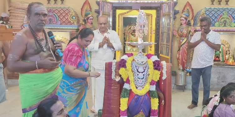 மயிலாடுதுறை கூறைநாடு அக்குளூர் அமைந்துள்ள ஸ்ரீ மஹா மாரியம்மன் ஆலயத்தில், ஆடி பௌர்ணமியை முன்னிட்டு 108 திருவிளக்கு பூஜை