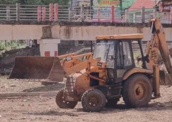 காவிரி ஆற்றில் தண்ணீர் வராத காரணத்தால்,ஆடிப்பெருக்கை கொண்டாட வசதியாக புஷ்கரதொட்டியில் தண்ணீர் நிரப்பும் பணி