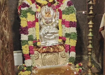 ஆடி வெள்ளியை முன்னிட்டு மயிலாடுதுறையில் புகழ்பெற்ற ஸ்ரீ அங்காள பரமேஸ்வரி அம்மன் ஆலயத்தில், நெய் குள தரிசனம்