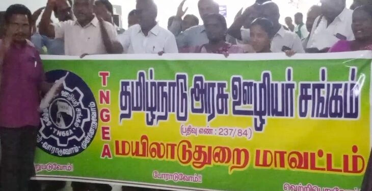 திருமுல்லைவாசல் அரசுமாதிரி மேல்நிலைப்பள்ளியில் போதைப்பொருள்கள் ஒழிப்பு ஆட்சியர் ஸ்ரீகாந்த் தலைமையில் விழிப்புணர்வு