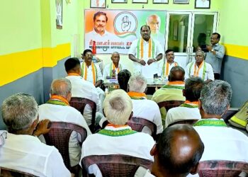 திருமுல்லைவாசல் அரசுமாதிரி மேல்நிலைப்பள்ளியில் போதைப்பொருள்கள் ஒழிப்பு ஆட்சியர் ஸ்ரீகாந்த் தலைமையில் விழிப்புணர்வு