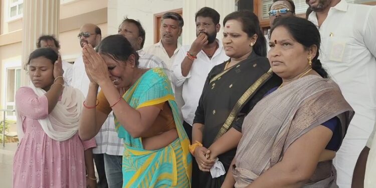 ADMKமுன்னாள் அமைச்சர் CV.சண்முகம் அவருடைய அண்ணன் ராதாகிருஷ்ணன் உள்ளிட்ட 6 பேர் மீது புகார்