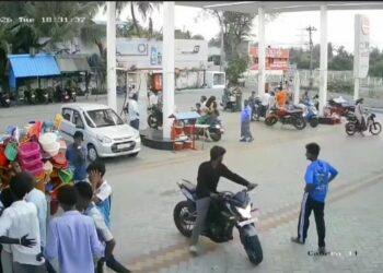 சீர்காழியில் ஓட்டுநர் பயிற்சி பள்ளி உரிமையாளர் தன்னிடம் பயிற்சி பெறும் பெண்களுக்கு பாலியல் தொல்லை