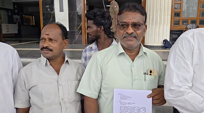 சீர்காழியில் ஓட்டுநர் பயிற்சி பள்ளி உரிமையாளர் தன்னிடம் பயிற்சி பெறும் பெண்களுக்கு பாலியல் தொல்லை