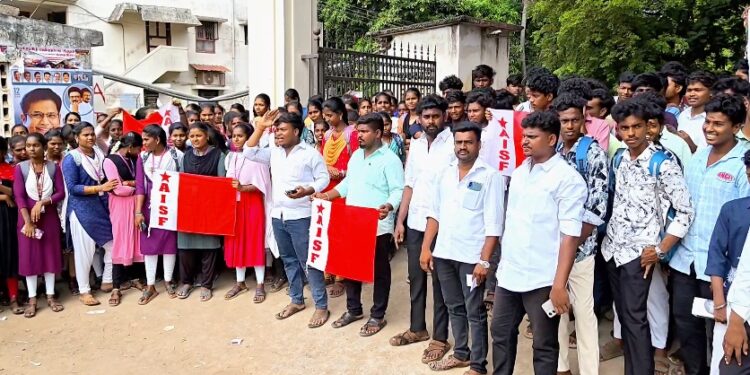 திருவாரூரில் மெடிக்கலில் குட்கா விற்ற இருவர் கைது 37 கிலோ குட்கா பறிமுதல்