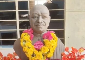 சீர்காழி பிடாரி வடக்கு வீதியில் சாலையில் குளம் போல் ஓடும் கழிவுநீர் பொதுமக்கள் குடியிருப்பு வாசிகள் அவதி