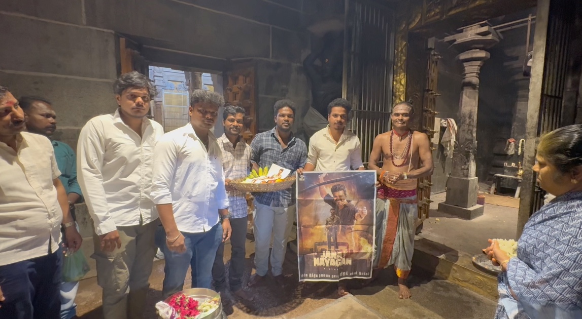 சீர்காழி பிடாரி வடக்கு வீதியில் சாலையில் குளம் போல் ஓடும் கழிவுநீர் பொதுமக்கள் குடியிருப்பு வாசிகள் அவதி