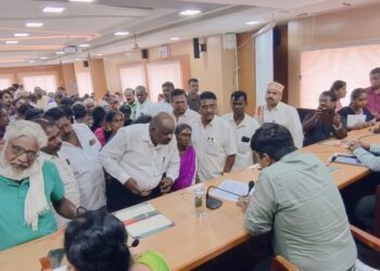 சீர்காழியில் ஓட்டுனர் பயிற்சிக்கு ரும் பெண்களுக்குதொல்லை தரும் பயிற்சியாளர் மீது நடவடிக்கைஎடுக்க மனு