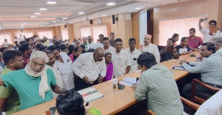 சீர்காழியில் ஓட்டுனர் பயிற்சிக்கு ரும் பெண்களுக்குதொல்லை தரும் பயிற்சியாளர் மீது நடவடிக்கைஎடுக்க மனு
