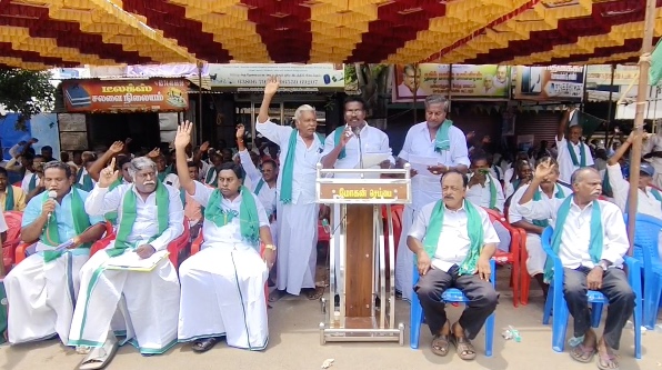 இரவில் திடீரென்று பிரதமர் நரேந்திர மோடி உருவ பொம்மை எரிப்பு இந்திய ஜனநாயக வாலிபர் சங்கத்தினரை கைது