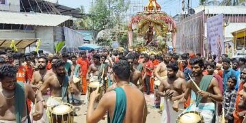 இரவில் திடீரென்று பிரதமர் நரேந்திர மோடி உருவ பொம்மை எரிப்பு இந்திய ஜனநாயக வாலிபர் சங்கத்தினரை கைது