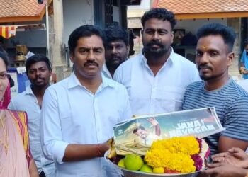 இரவில் திடீரென்று பிரதமர் நரேந்திர மோடி உருவ பொம்மை எரிப்பு இந்திய ஜனநாயக வாலிபர் சங்கத்தினரை கைது