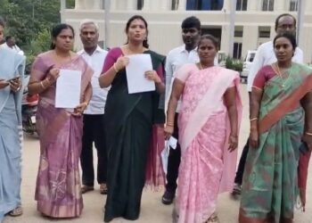 இரவில் திடீரென்று பிரதமர் நரேந்திர மோடி உருவ பொம்மை எரிப்பு இந்திய ஜனநாயக வாலிபர் சங்கத்தினரை கைது