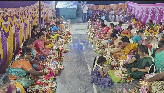 அறுபத்துமூவர் பேட்டையில் ஸ்ரீ சப்த மாதா என்கிற பிடாரி அம்மன் கோவிலில் ஆஷாட நவராத்திரியை முன்னிட்டு திருவிளக்கு பூஜை