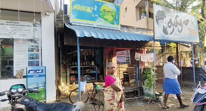 மயிலாடுதுறை உள்ள கழனிவாசல் காவல் சோதனை சாவடியில் Gpay50 ரூபாய் லஞ்சம் பெற்றதாக குற்றச்சாட்டு
