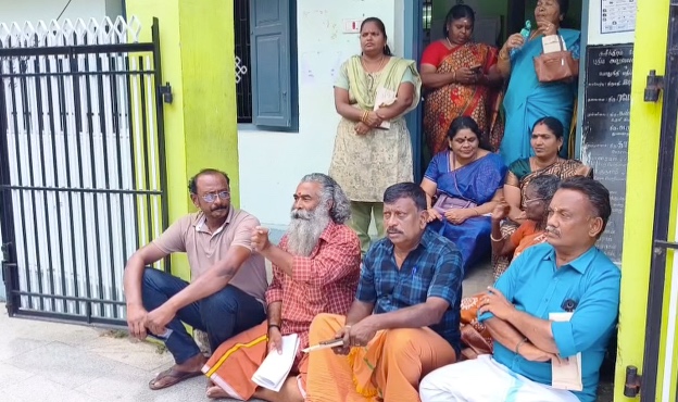 மயிலாடுதுறை மாமரத்துமேடையில் உள்ள திரௌபதி அம்மன் கோவிலின் 20-ஆம் ஆண்டு ஆடி உற்சவ தீமிதி திருவிழா