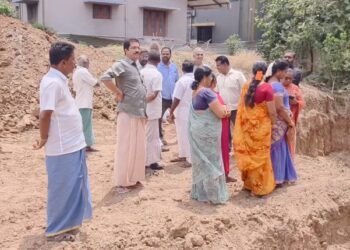 மதுராந்தகம் ஒன்றியத்துக்கு உட்பட்ட தச்சூர் கிராமத்தில் ஒரு மாத காலத்திற்கும் மேலாக சரியாக குடிநீர் வராததால் சாலை மறியல்