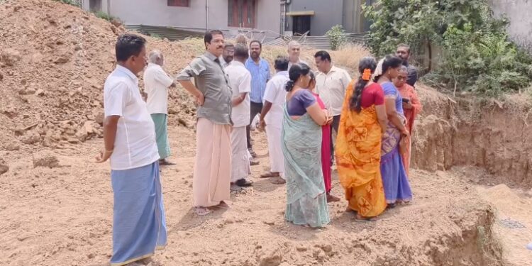மதுராந்தகம் ஒன்றியத்துக்கு உட்பட்ட தச்சூர் கிராமத்தில் ஒரு மாத காலத்திற்கும் மேலாக சரியாக குடிநீர் வராததால் சாலை மறியல்