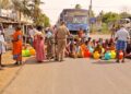 மதுராந்தகம் ஒன்றியத்துக்கு உட்பட்ட தச்சூர் கிராமத்தில் ஒரு மாத காலத்திற்கும் மேலாக சரியாக குடிநீர் வராததால் சாலை மறியல்